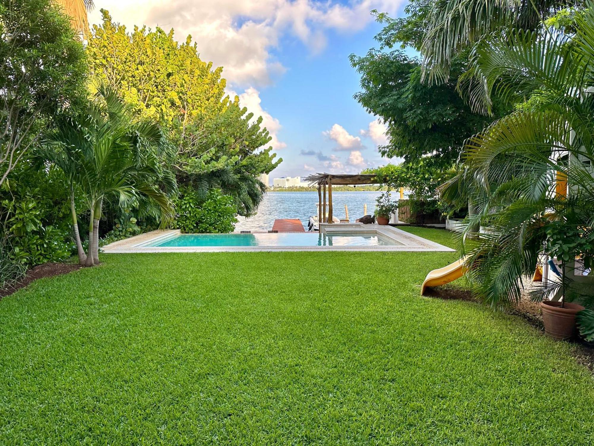 Villa 4br Lakefront With Private Pool By Solmar