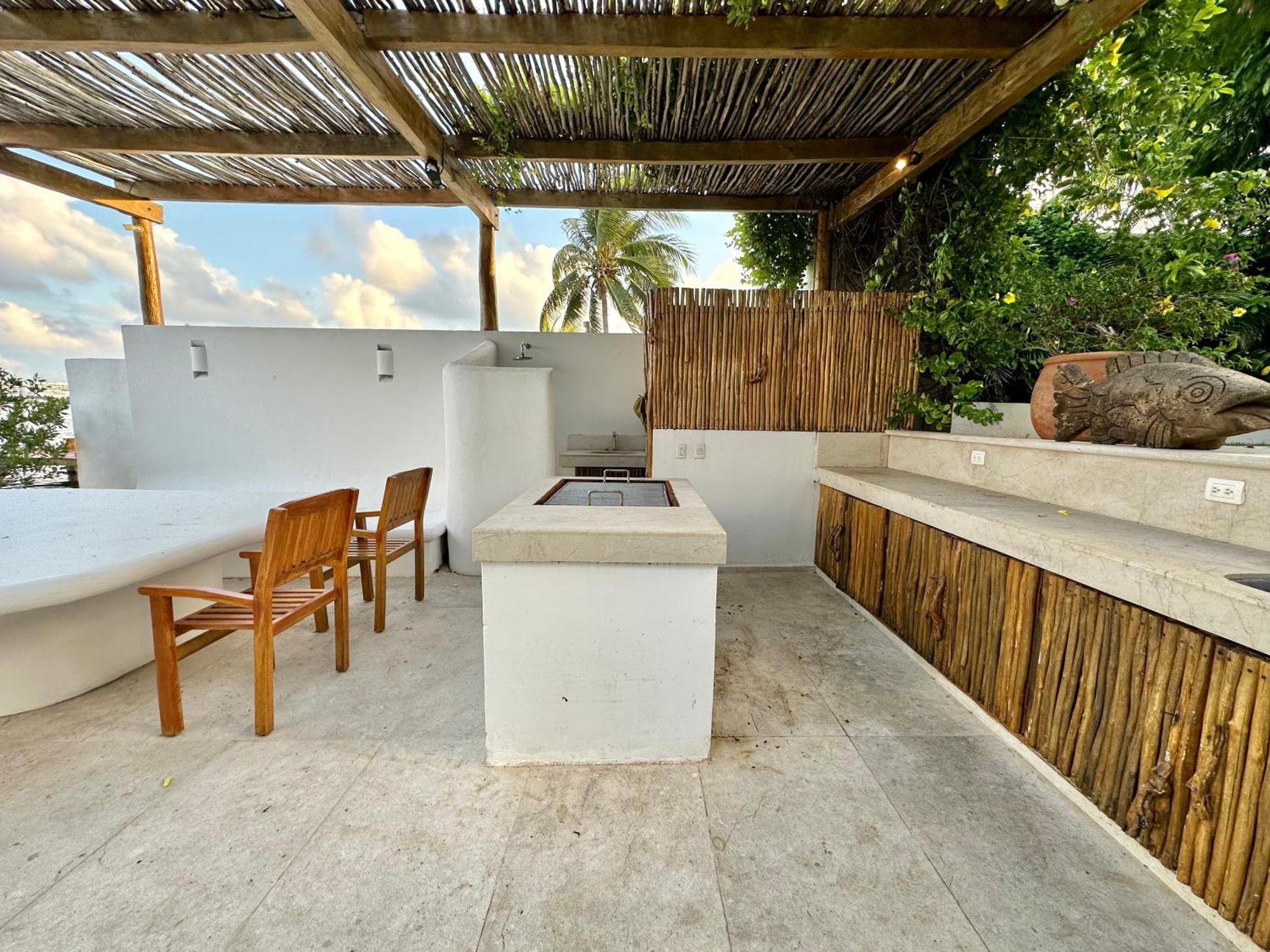 4br Lakefront With Private Pool By Solmar