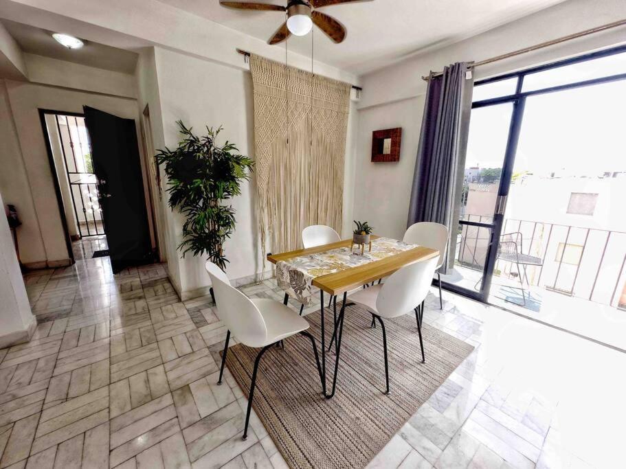 Boho Chic 1bd In Downtown, 4pax
