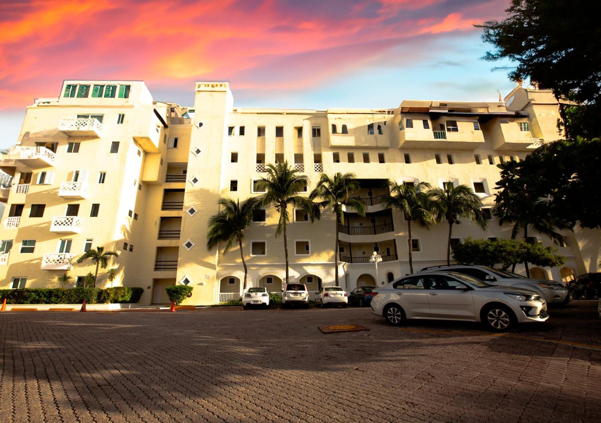 Sereniacancun, Z Hotelera *