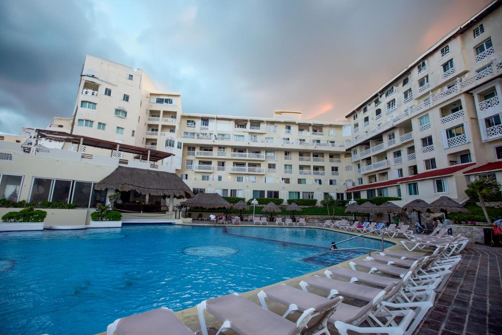 Sereniacancun, Z Hotelera *