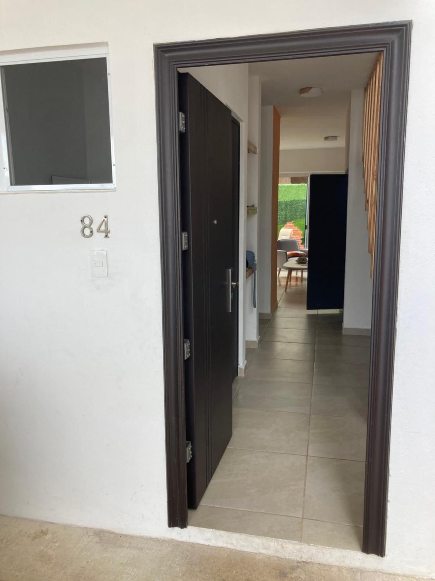 Casa Familiar En Privado Cerca De Playa *