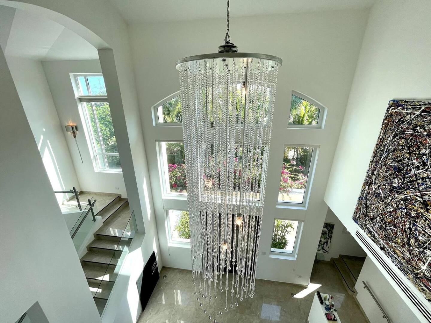 Exclusive Beachfront Luxury Villa, Private Gym, Personalized 5 Star-service, Direct Access