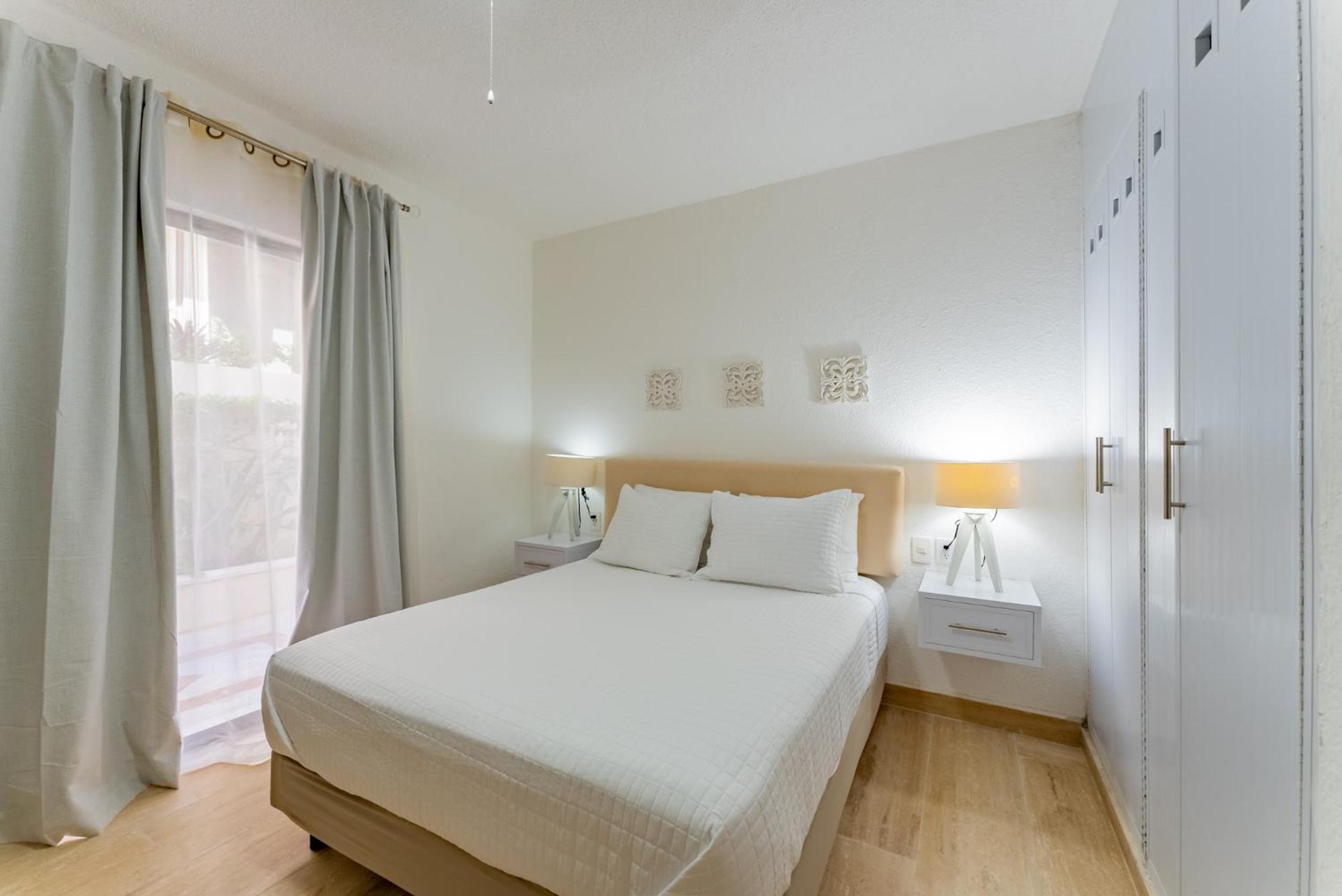 Villa Beachfront 4br Zone