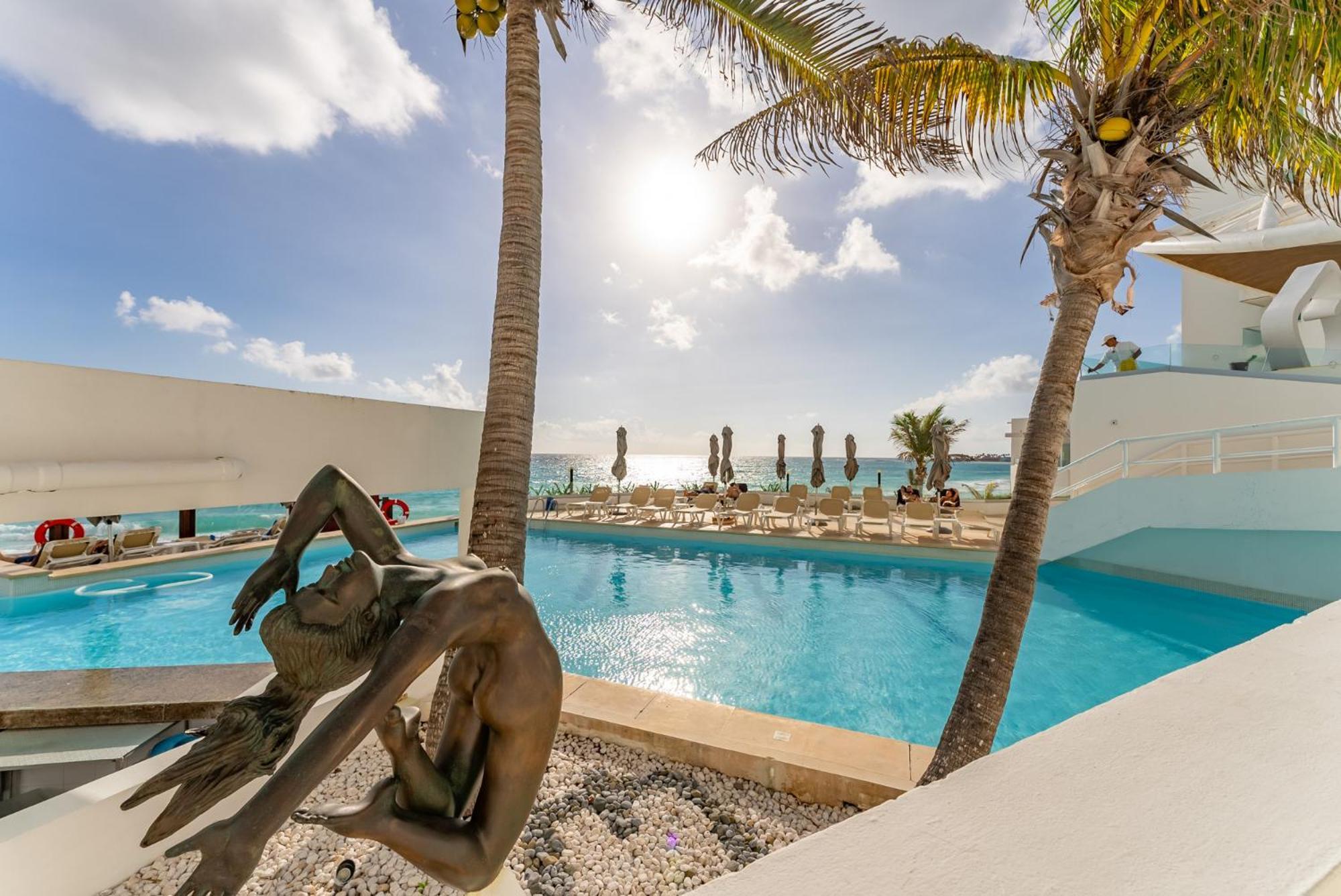 Beachfront Deluxe -best Ocean View, With Beach, Gym And Apartamento *
