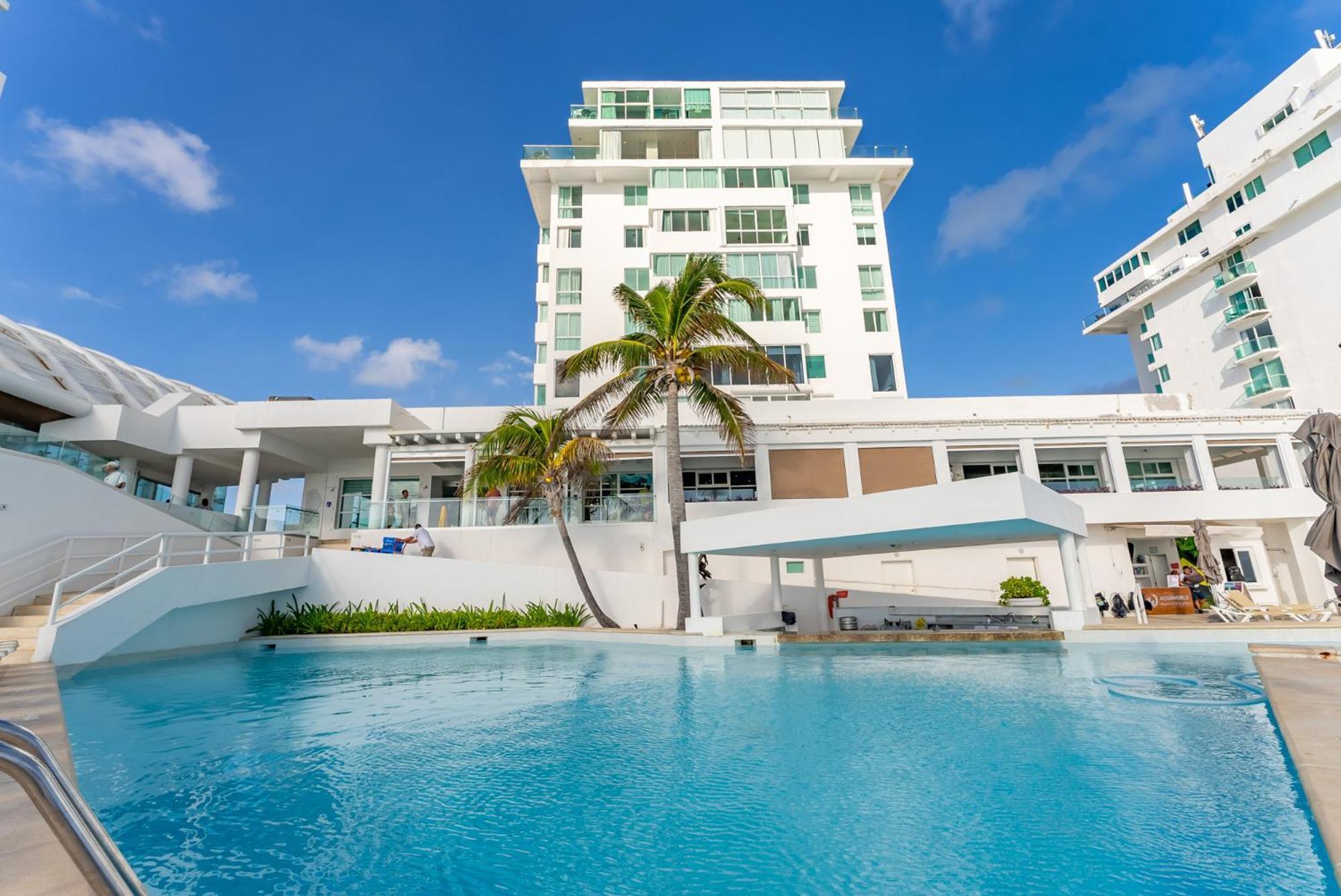 Beachfront Deluxe -best Ocean View, With Beach, Gym And *