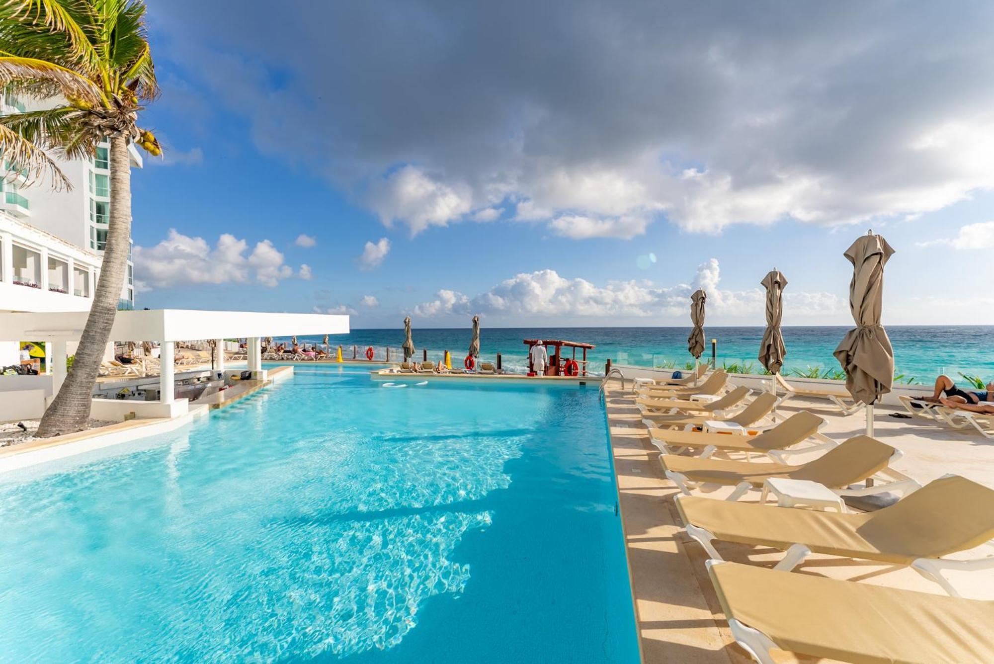 Beachfront Deluxe -best Ocean View, With Beach, Gym And