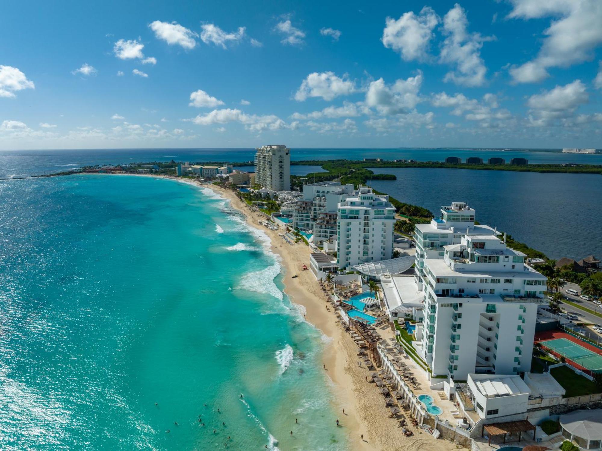 Apartamento Beachfront Deluxe -best Ocean View, With Beach, Gym And Cancún