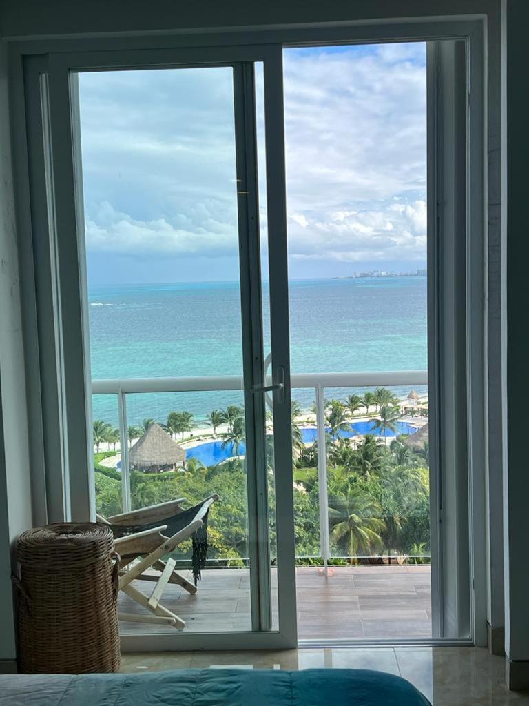 Punta Me Luxury Front Amara