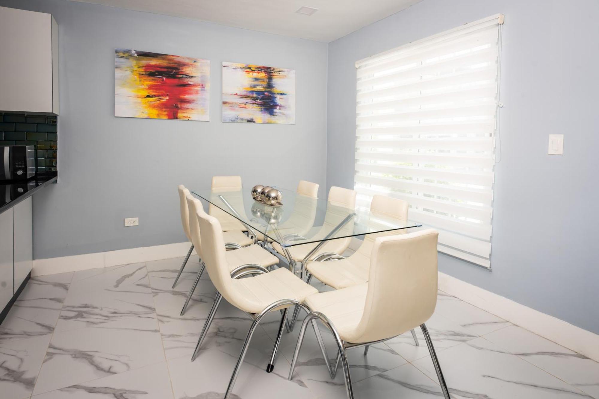 Moderna Y Amplia Casa Con Sala, Netflix, Wifi Y Cocina Equipada *