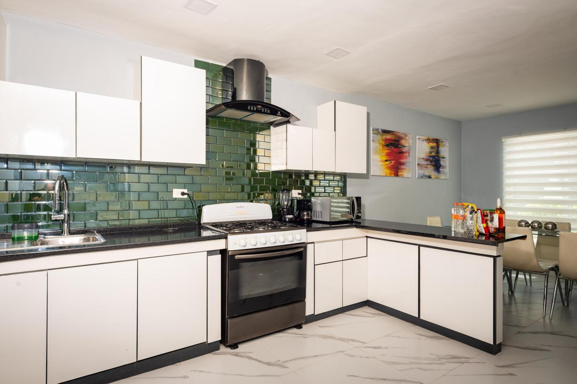 Moderna Y Amplia Casa Con Sala, Netflix, Wifi Y Cocina Equipada Apartamento Cancún