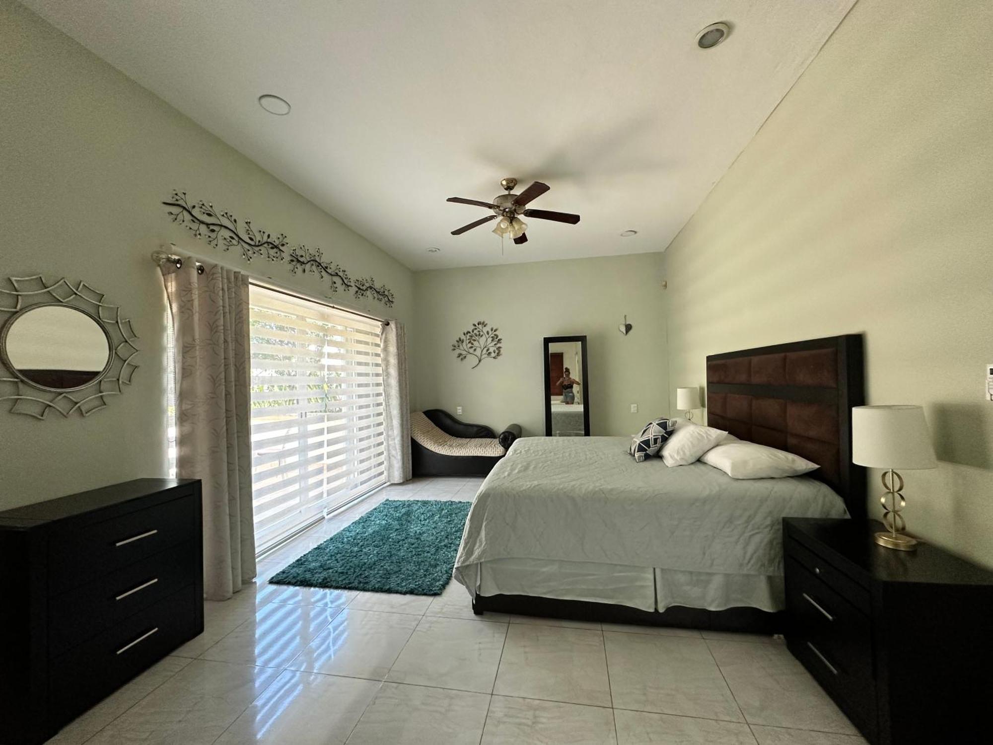 Casa Sasha's Mini Palace Bed & Breakfast