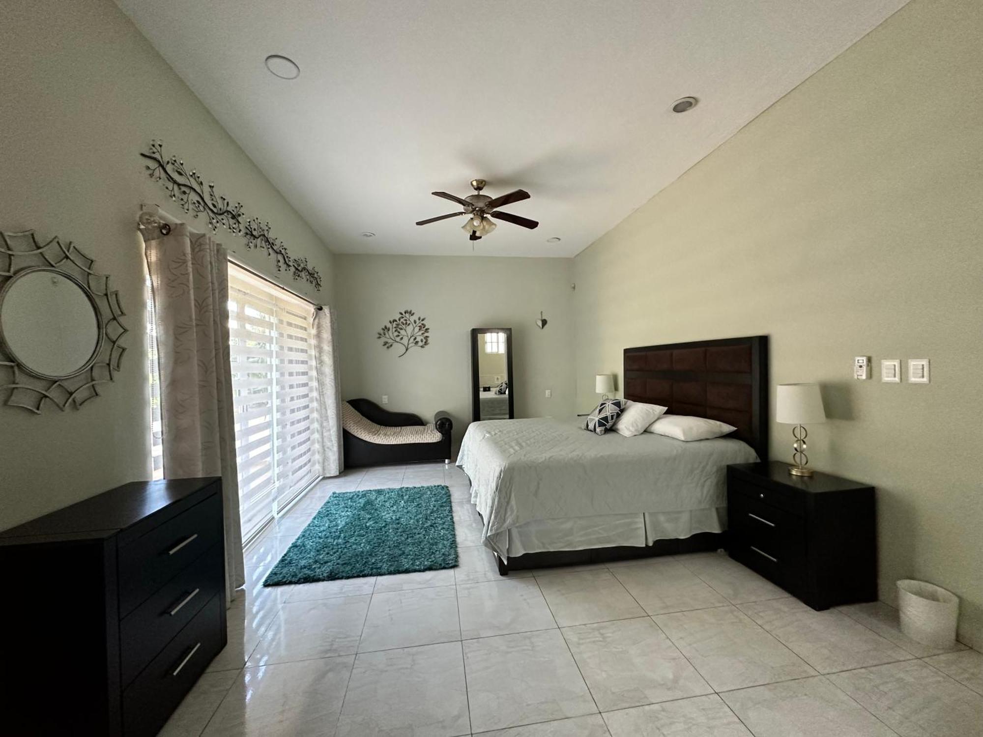 Casa Sasha's Mini Palace Bed & Breakfast *