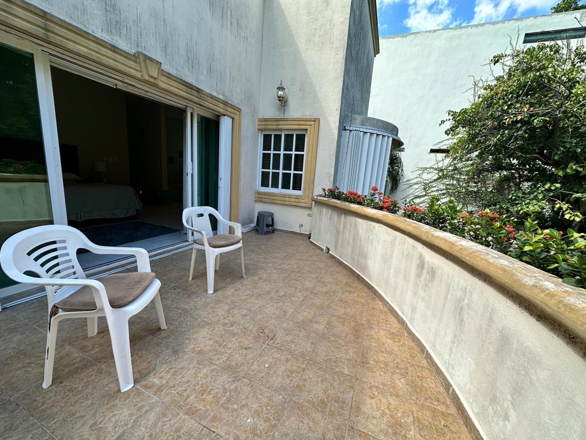 Casa Sasha's Mini Palace Bed & Breakfast *