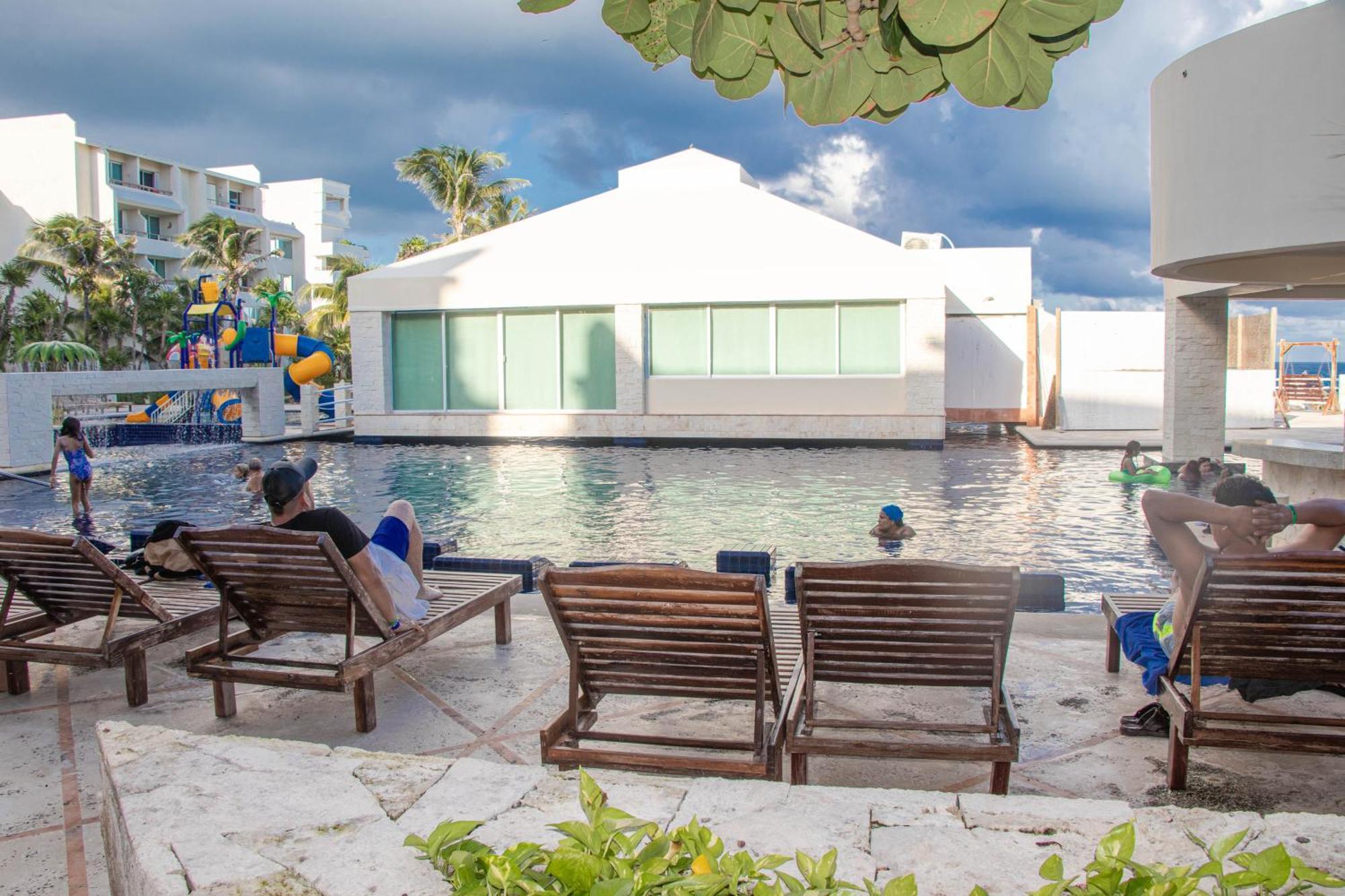 Beachfront Apartment Cancun