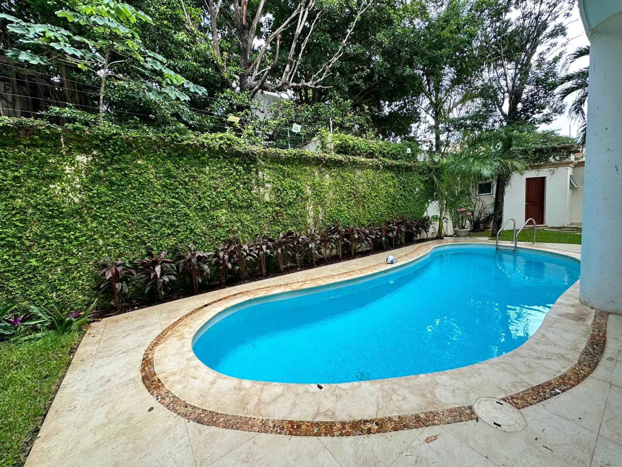 Casa Sasha's Mini Palace Bed & Breakfast *