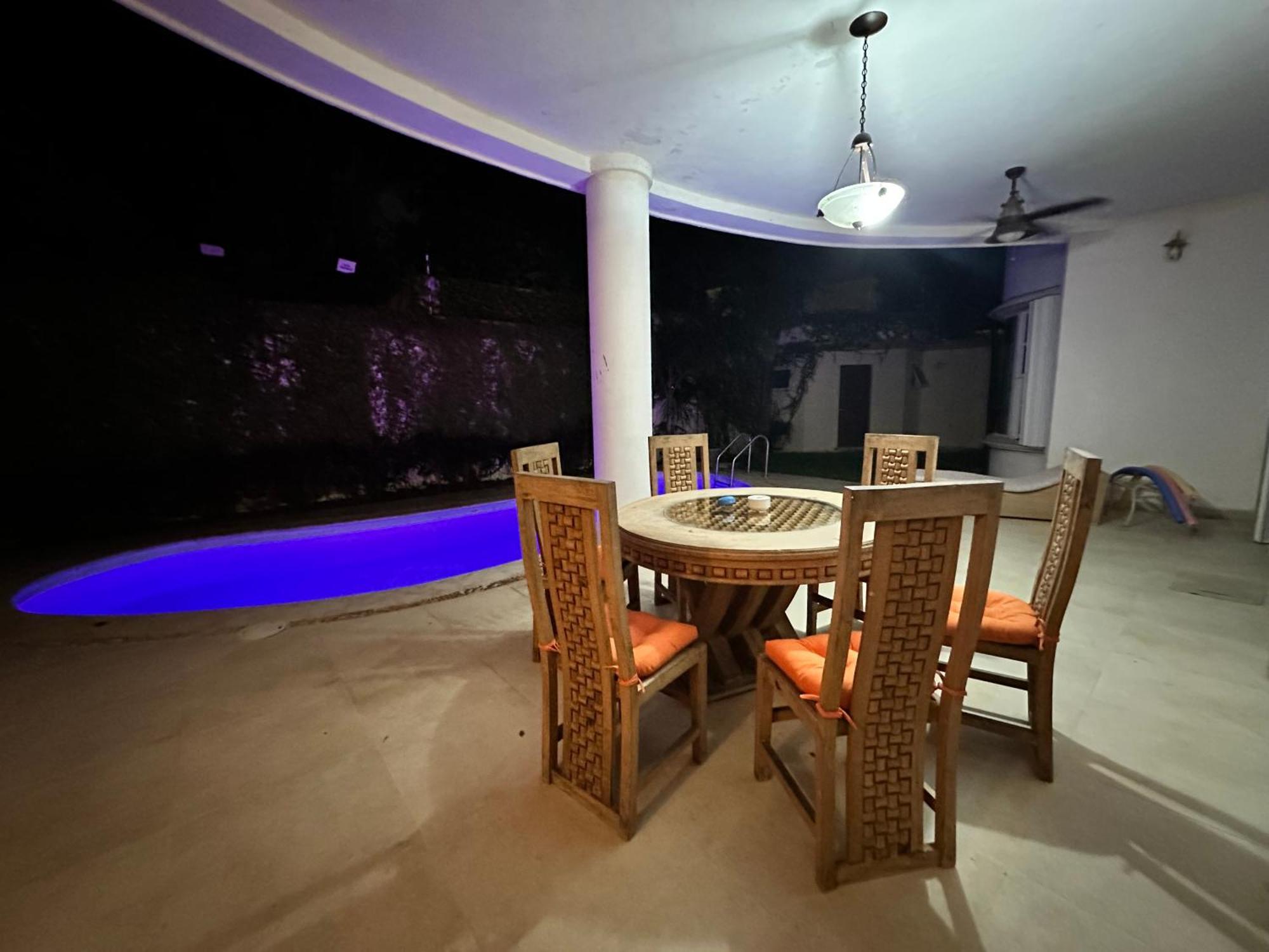 Casa Sasha's Mini Palace Bed & Breakfast