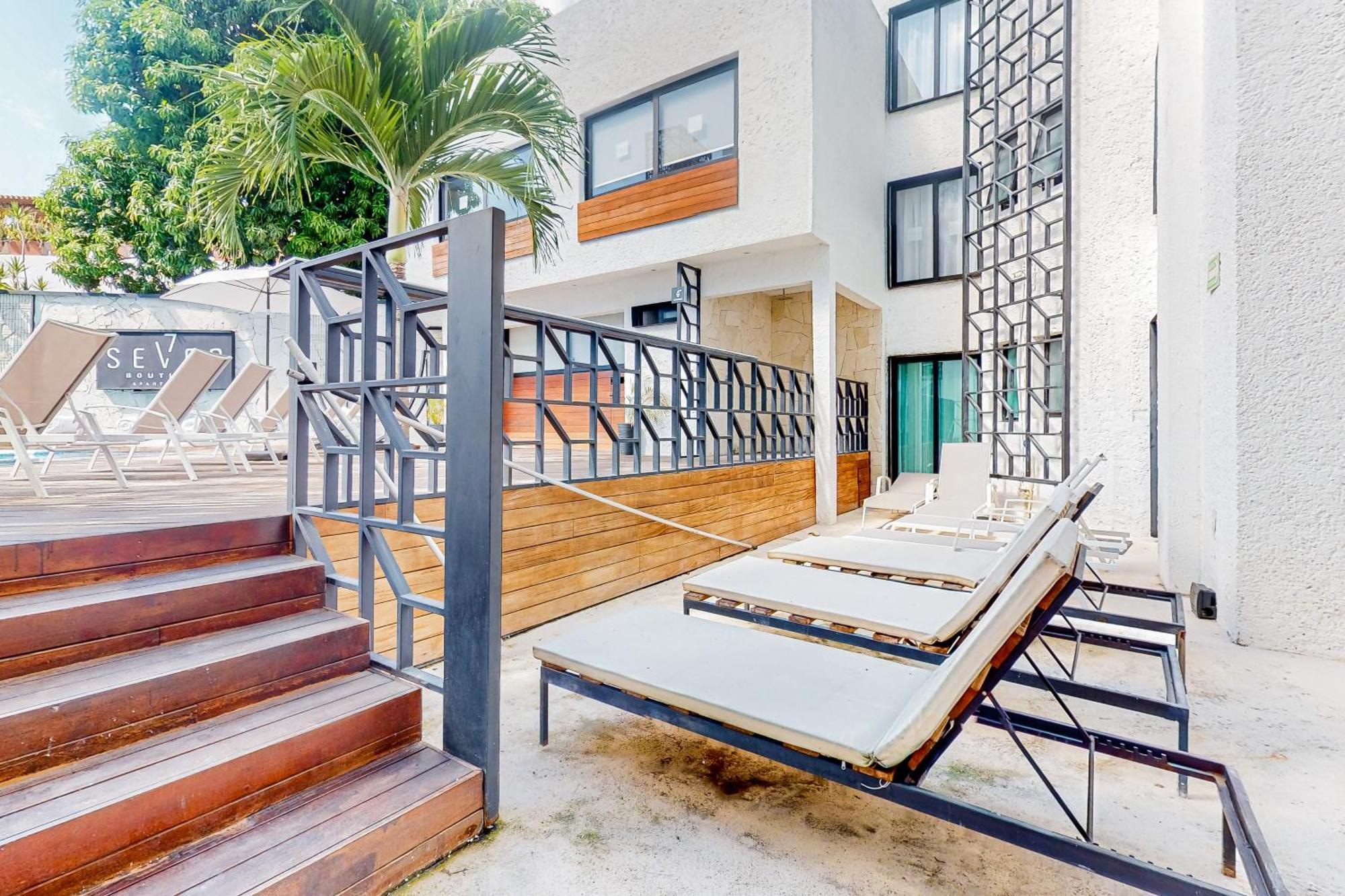 Seven Boutique Unit #36 *