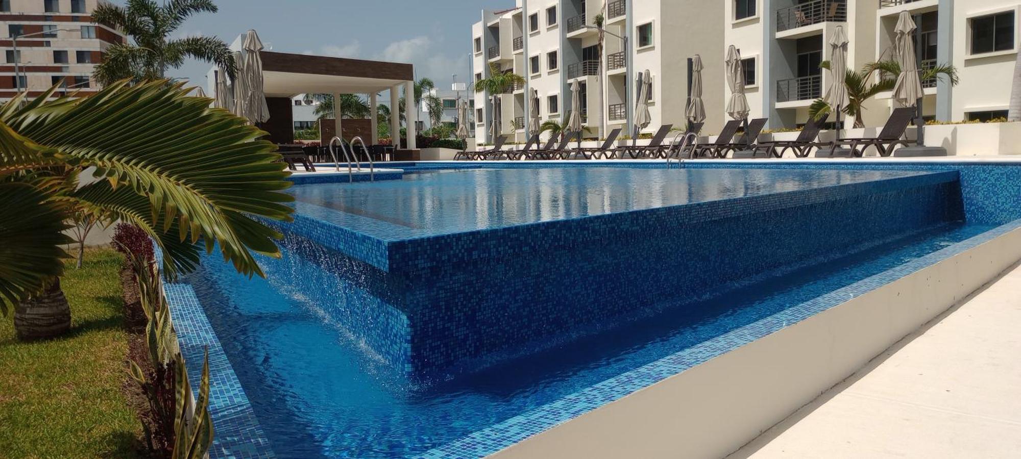 Excellent 2 Bedroom With Pool!