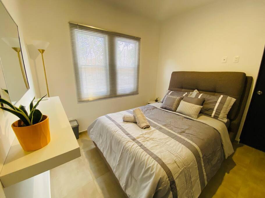 Beautiful Swimming Pool And 5 Star Amenities *