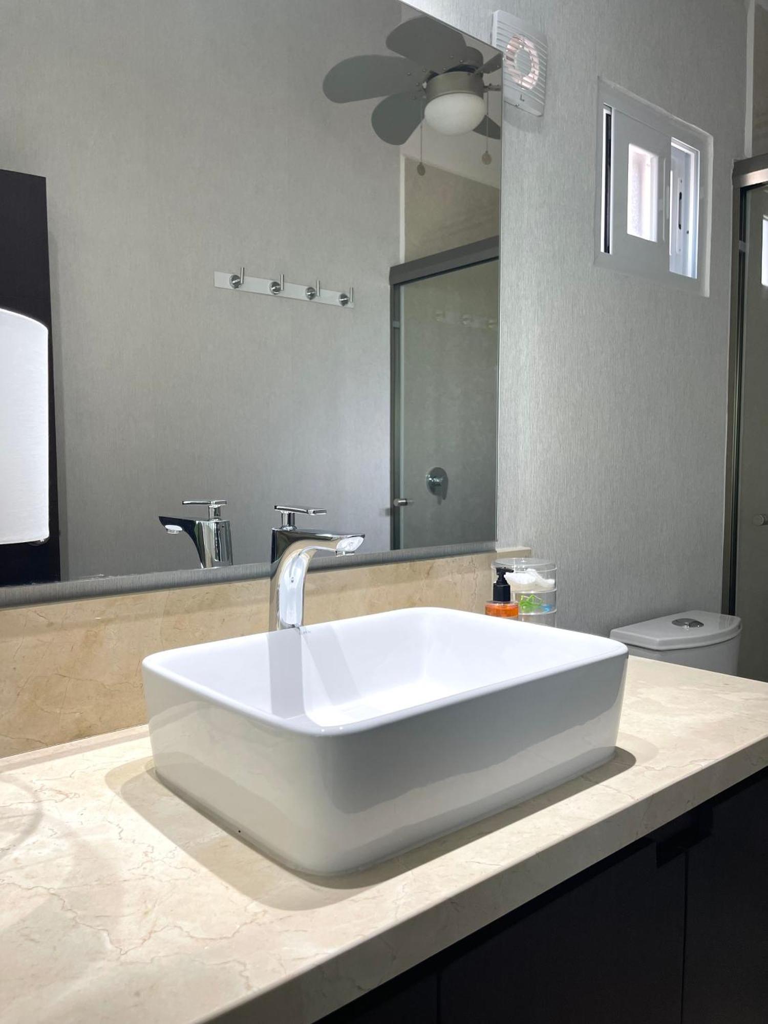 Exclusive Beachfront Luxury Villa, Private Gym, Personalized 5 Star-service, Direct Access Villa Cancún