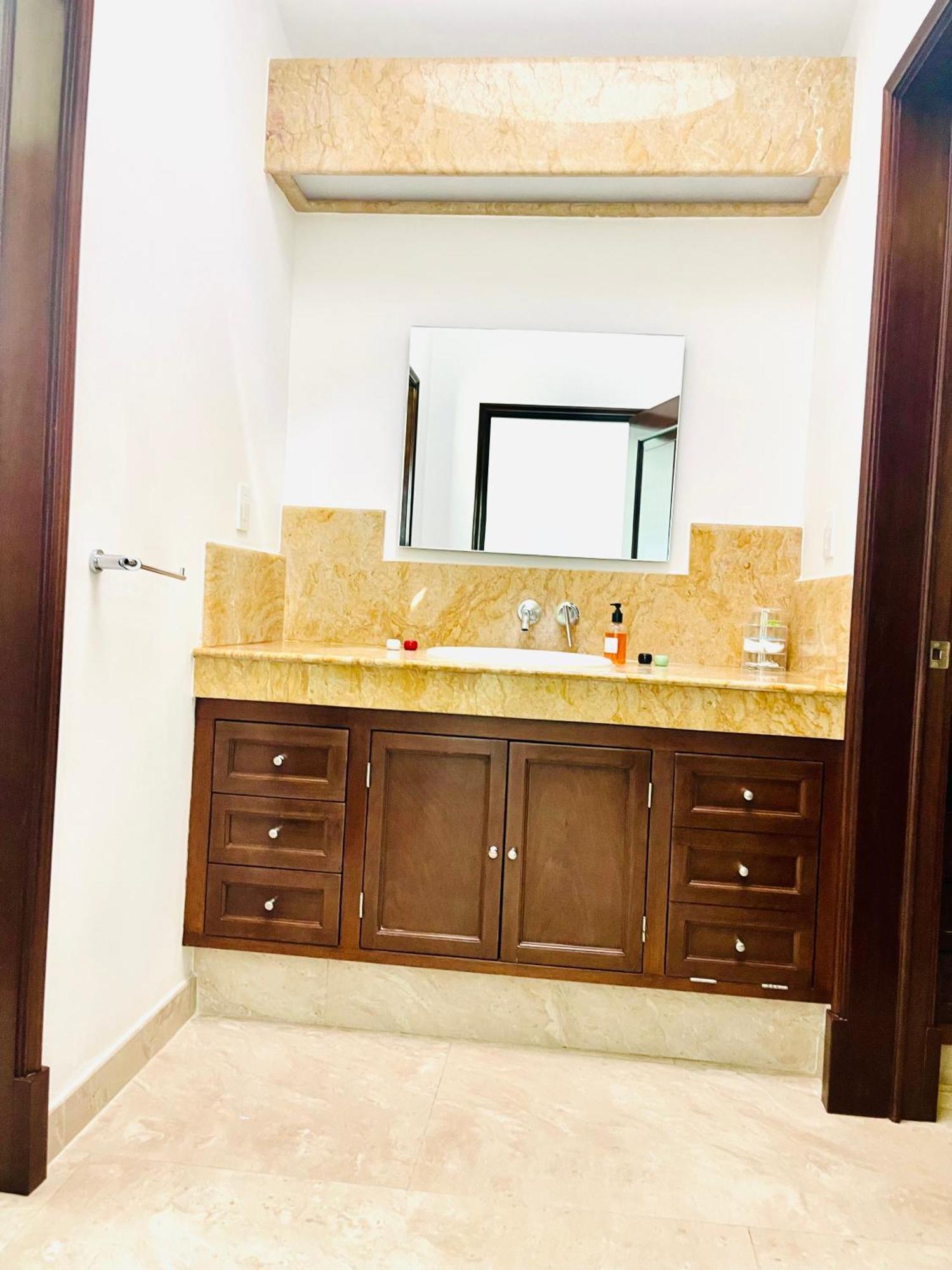 Exclusive Beachfront Luxury Villa, Private Gym, Personalized 5 Star-service, Direct Access *