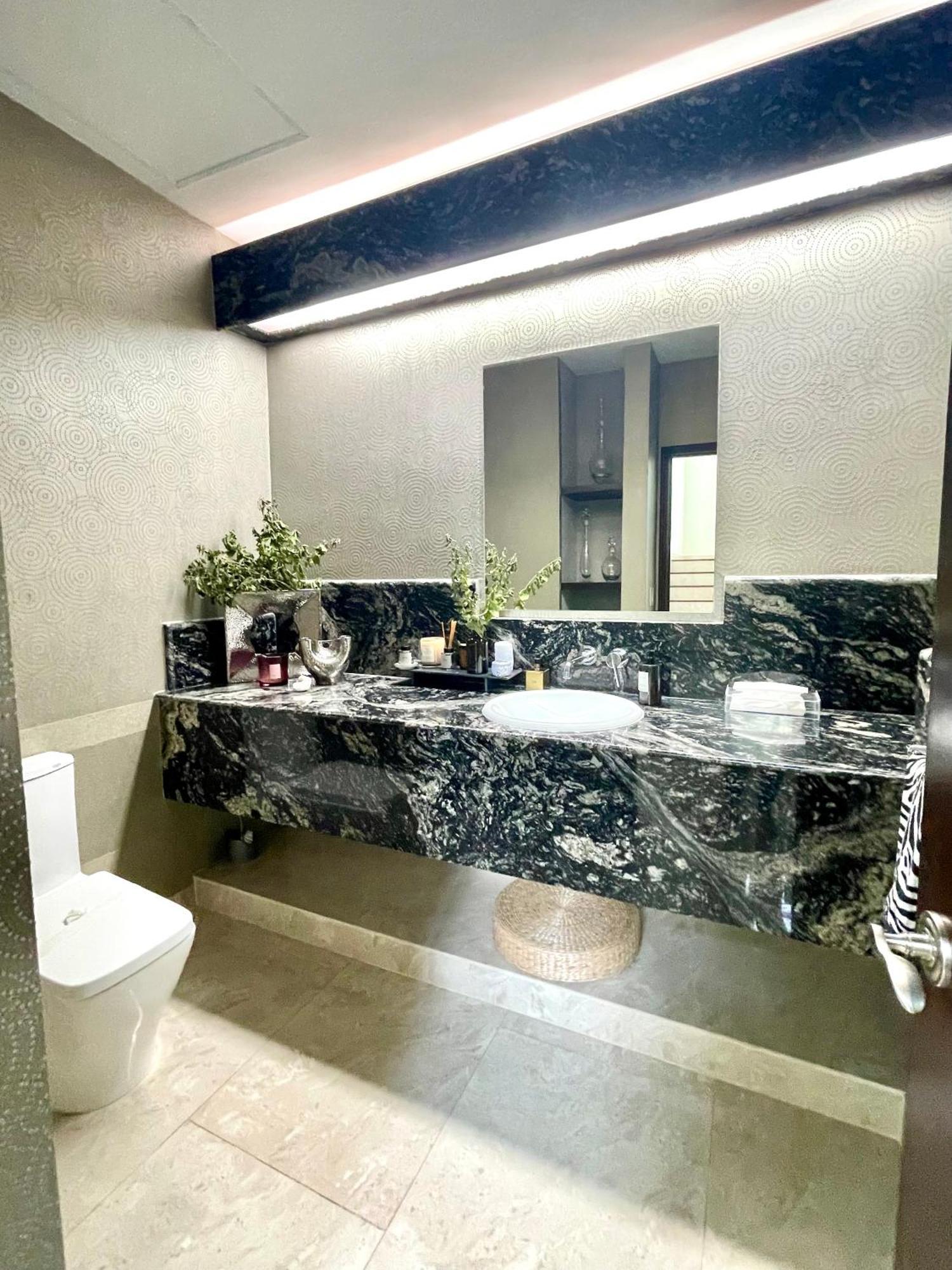 Exclusive Beachfront Luxury Villa, Private Gym, Personalized 5 Star-service, Direct Access Cancún