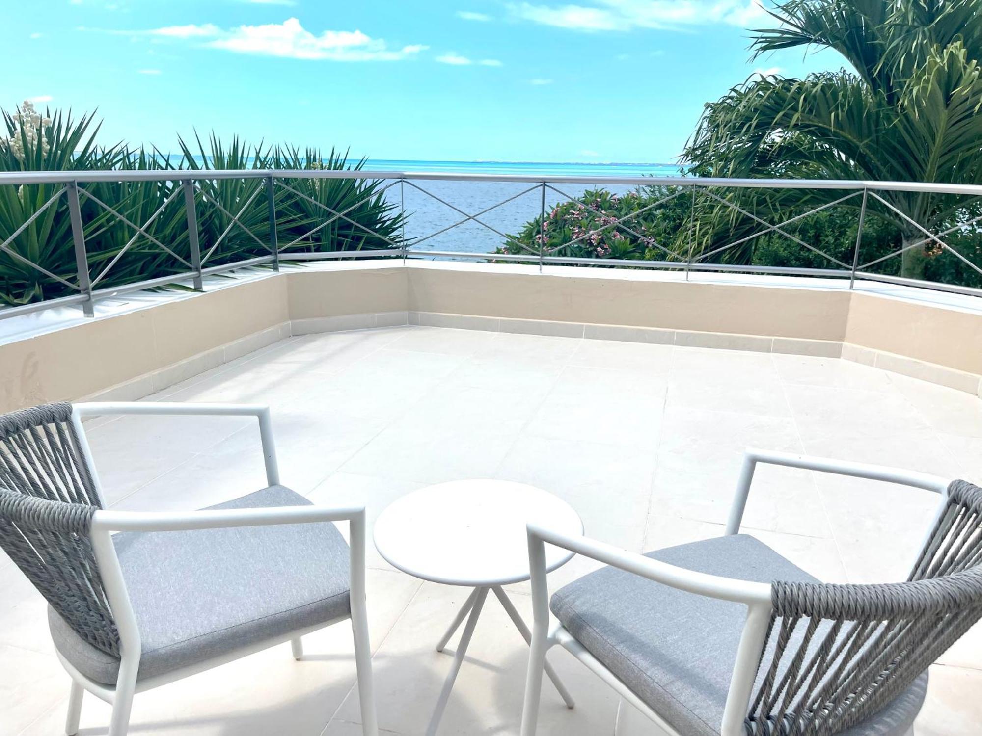 Exclusive Beachfront Luxury Villa, Private Gym, Personalized 5 Star-service, Direct Access