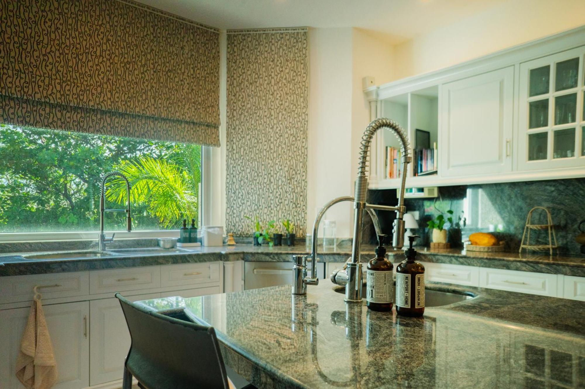 Villa Exclusive Beachfront Luxury Villa, Private Gym, Personalized 5 Star-service, Direct Access