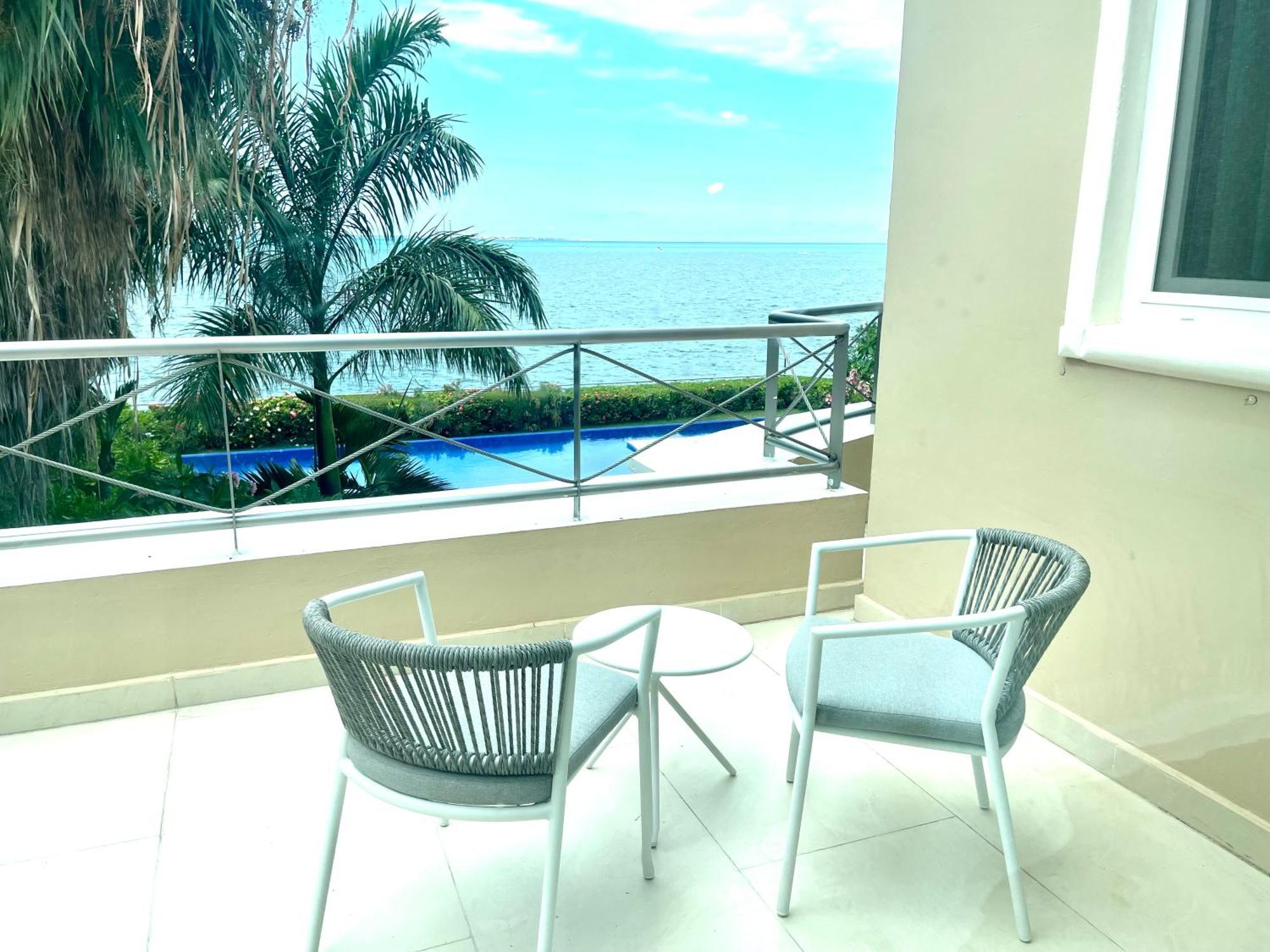 Exclusive Beachfront Luxury Villa, Private Gym, Personalized 5 Star-service, Direct Access Villa