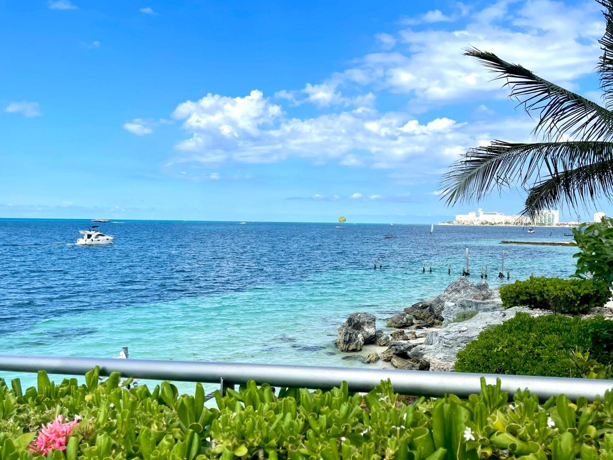 Villa Exclusive Beachfront Luxury Villa, Private Gym, Personalized 5 Star-service, Direct Access Cancún