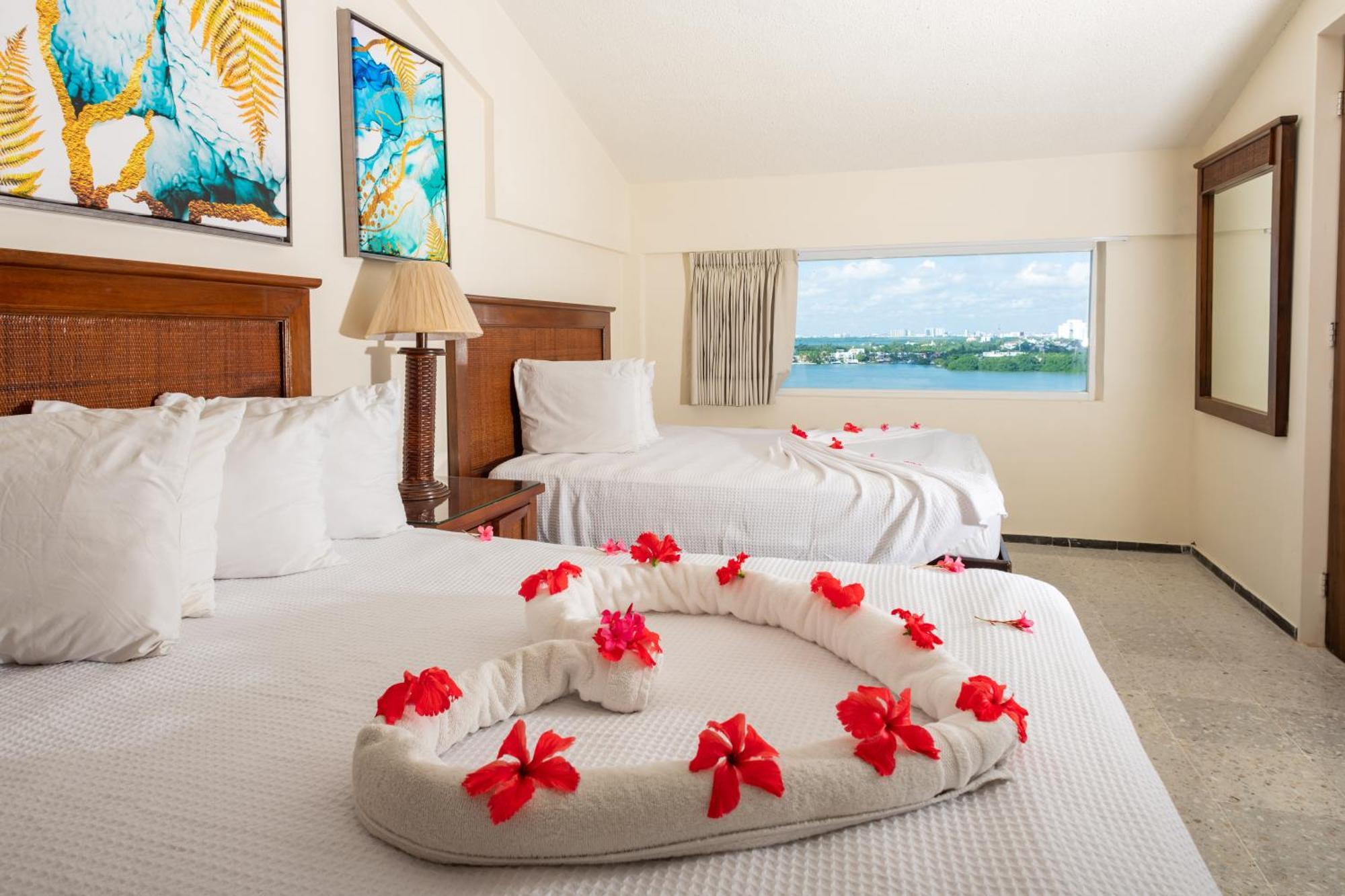 2 Story Oceanfront Penthouses On Beach! Aparthotel