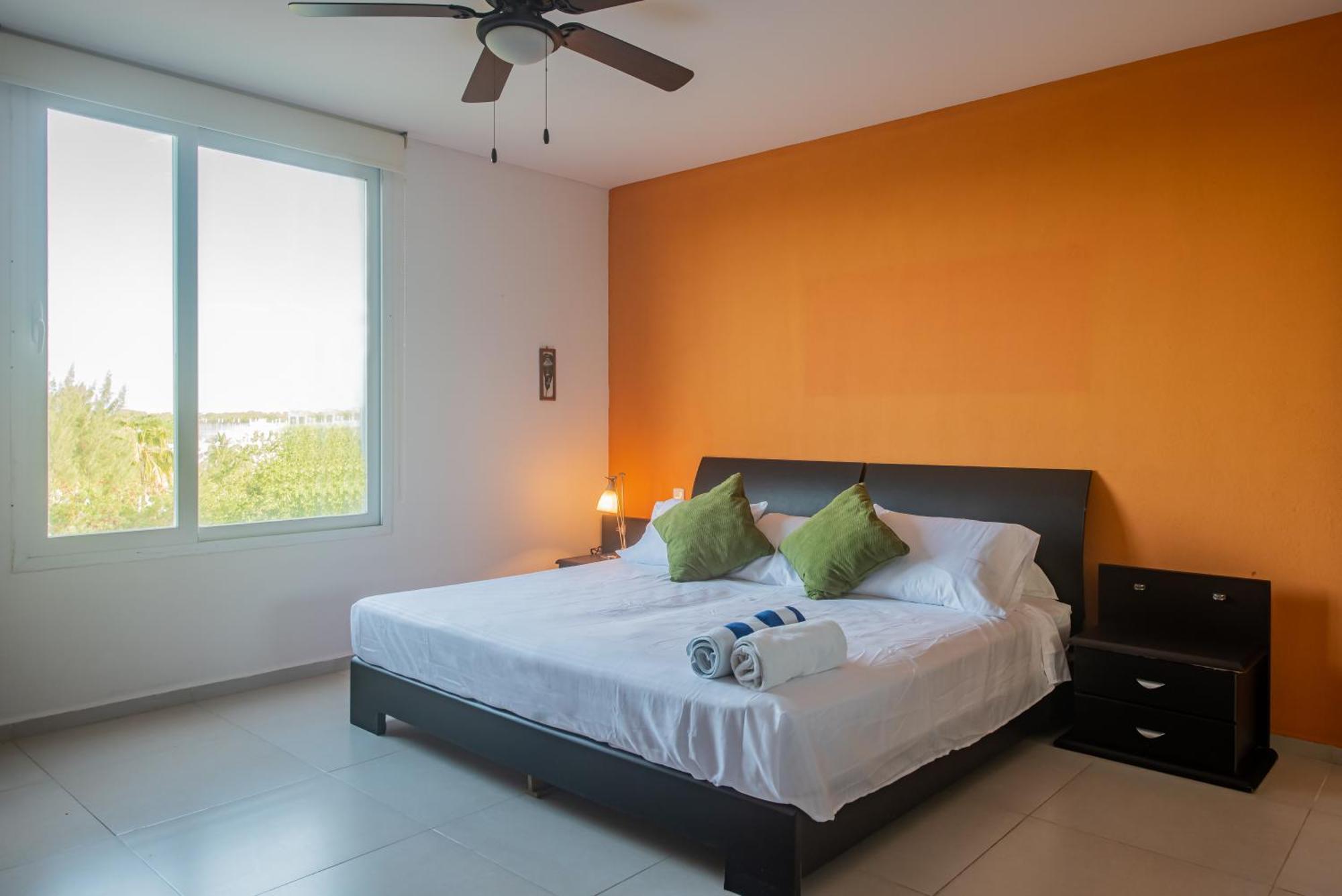 New Beachfront Luxury Apartamento Cancún