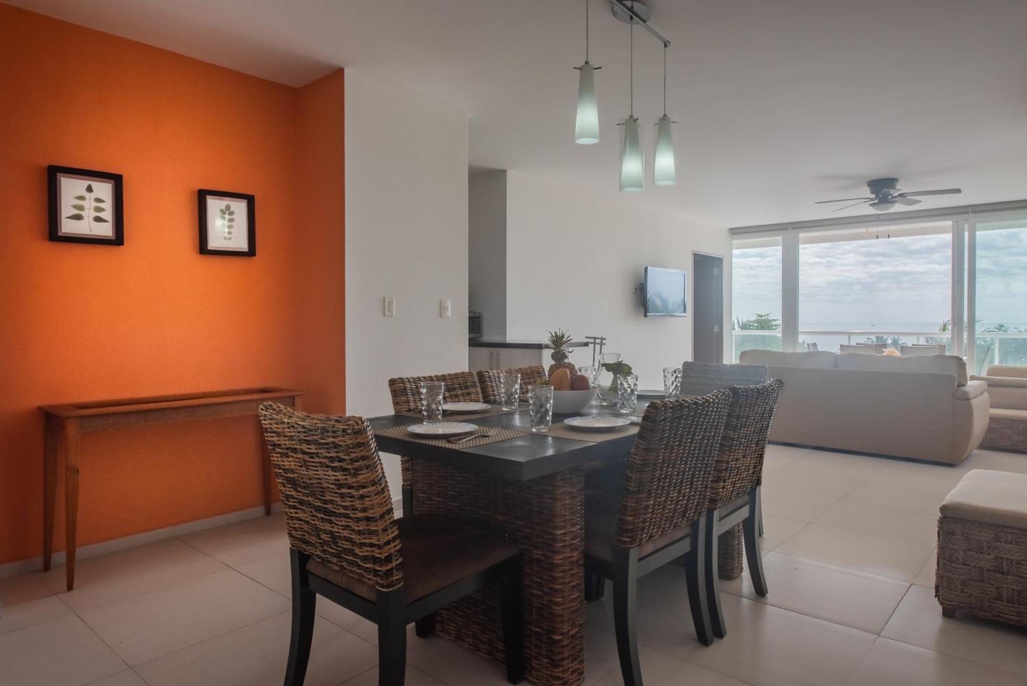 New Beachfront Luxury Apartamento
