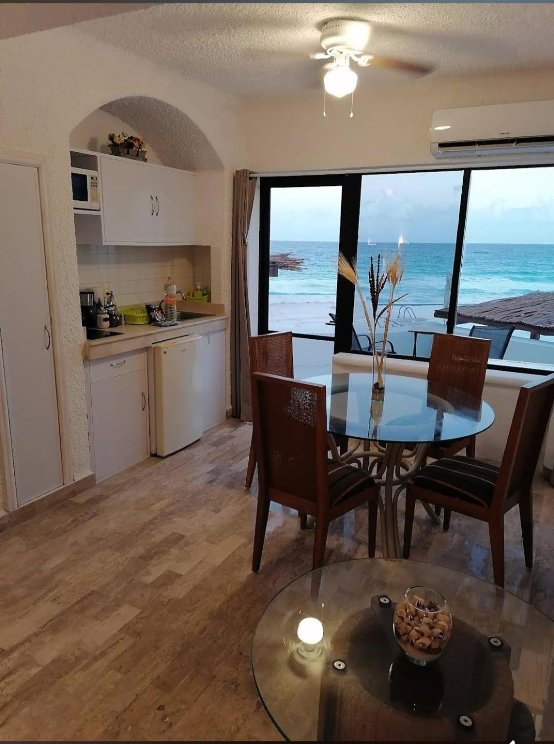 Beachfront With Ocean View Apartamento Cancún