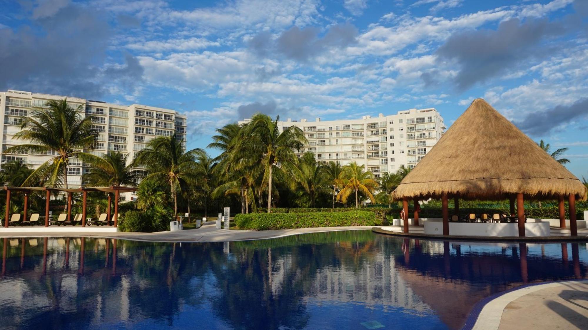 Well Equipped With Splendid Sea View Apartamento Cancún