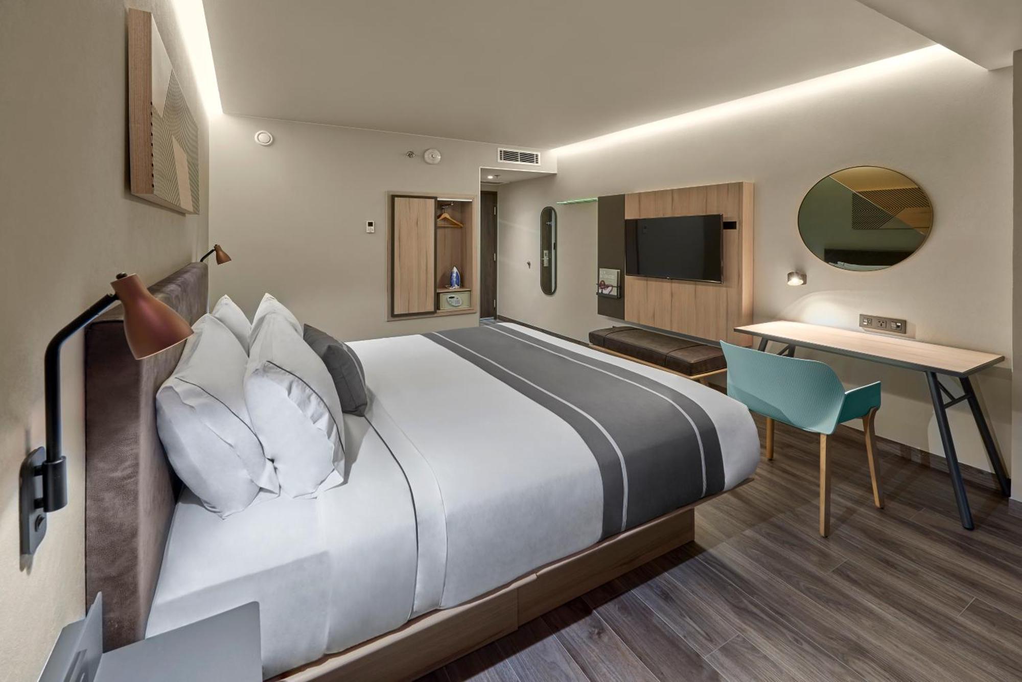 Hotel Aeropuerto Riviera 4*