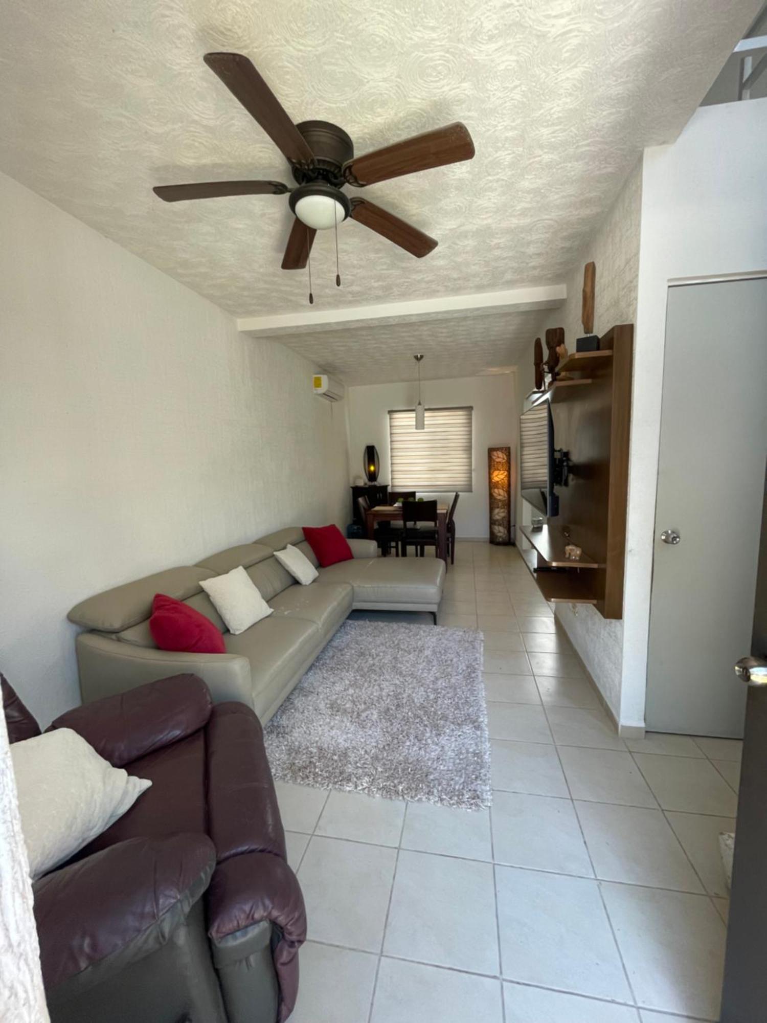 Casa En Privada Con Alberca * Cancún