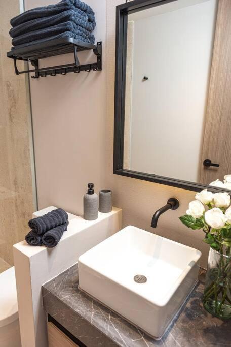*private Rooftop Pool* 5 Min Walk To Beach 5bdr Villa Cancún
