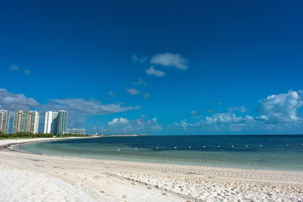 *private Rooftop Pool* 5 Min Walk To Beach 5bdr Cancún