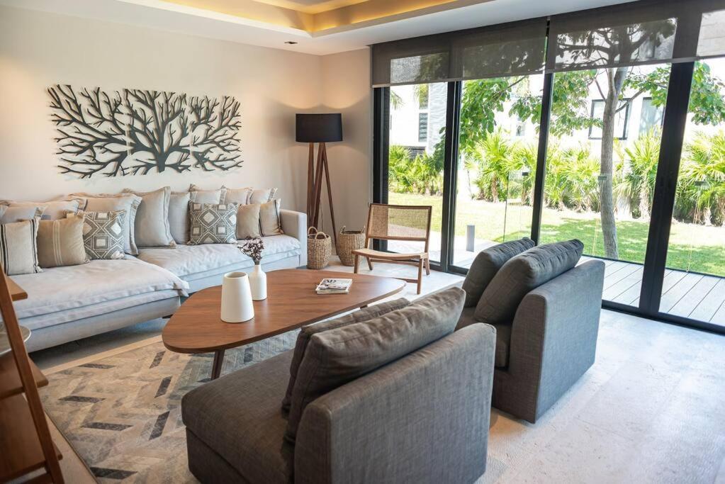 *private Rooftop Pool* 5 Min Walk To Beach 5bdr Villa