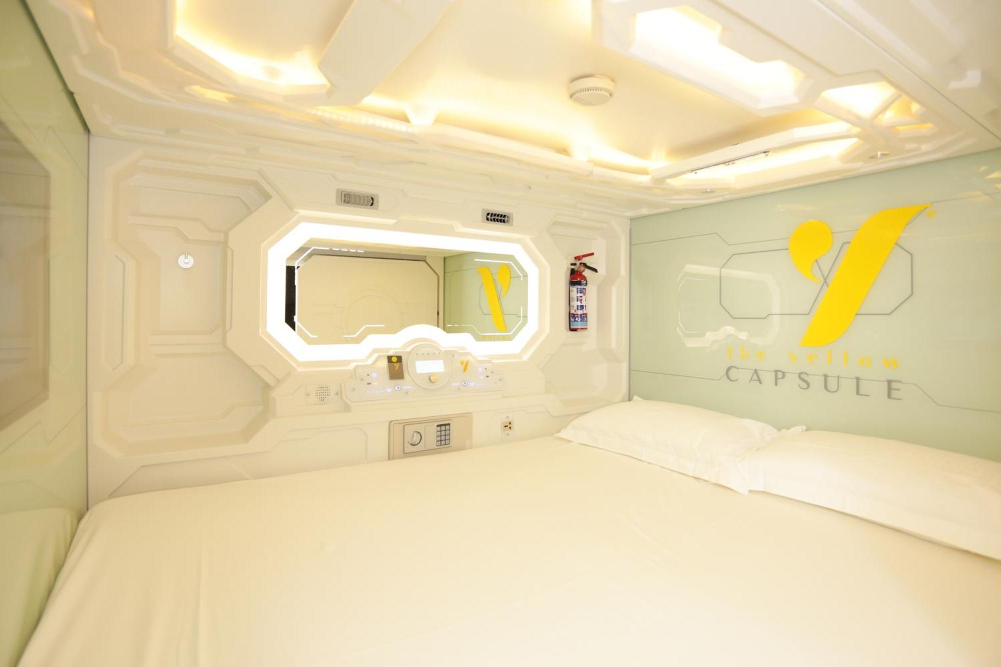 Hotel The Yellow Capsule Close To Airport
