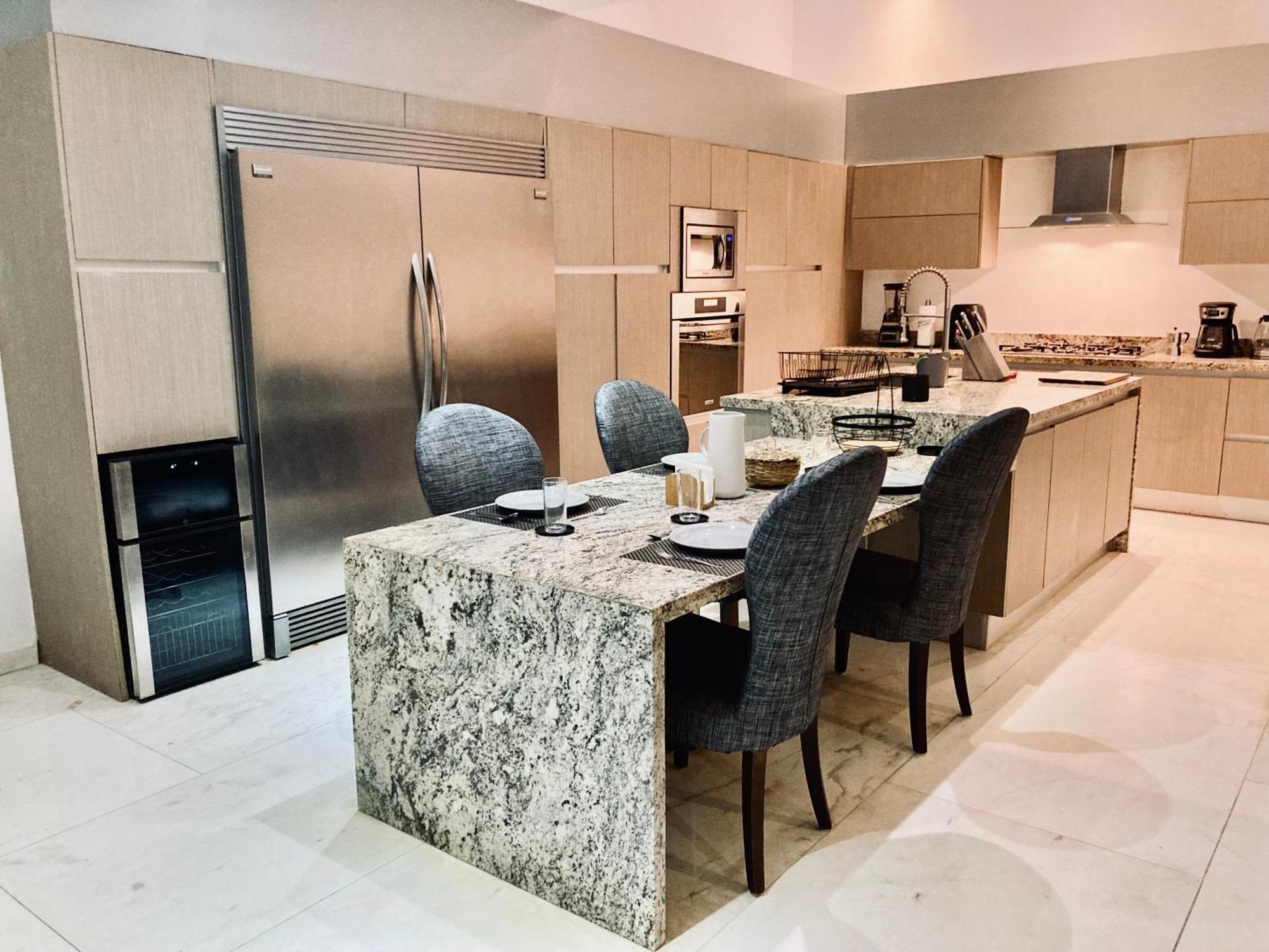Luxury Priv. W/ Whirlpool Tub 15 Mn Airport/bacab Mansion Cancún
