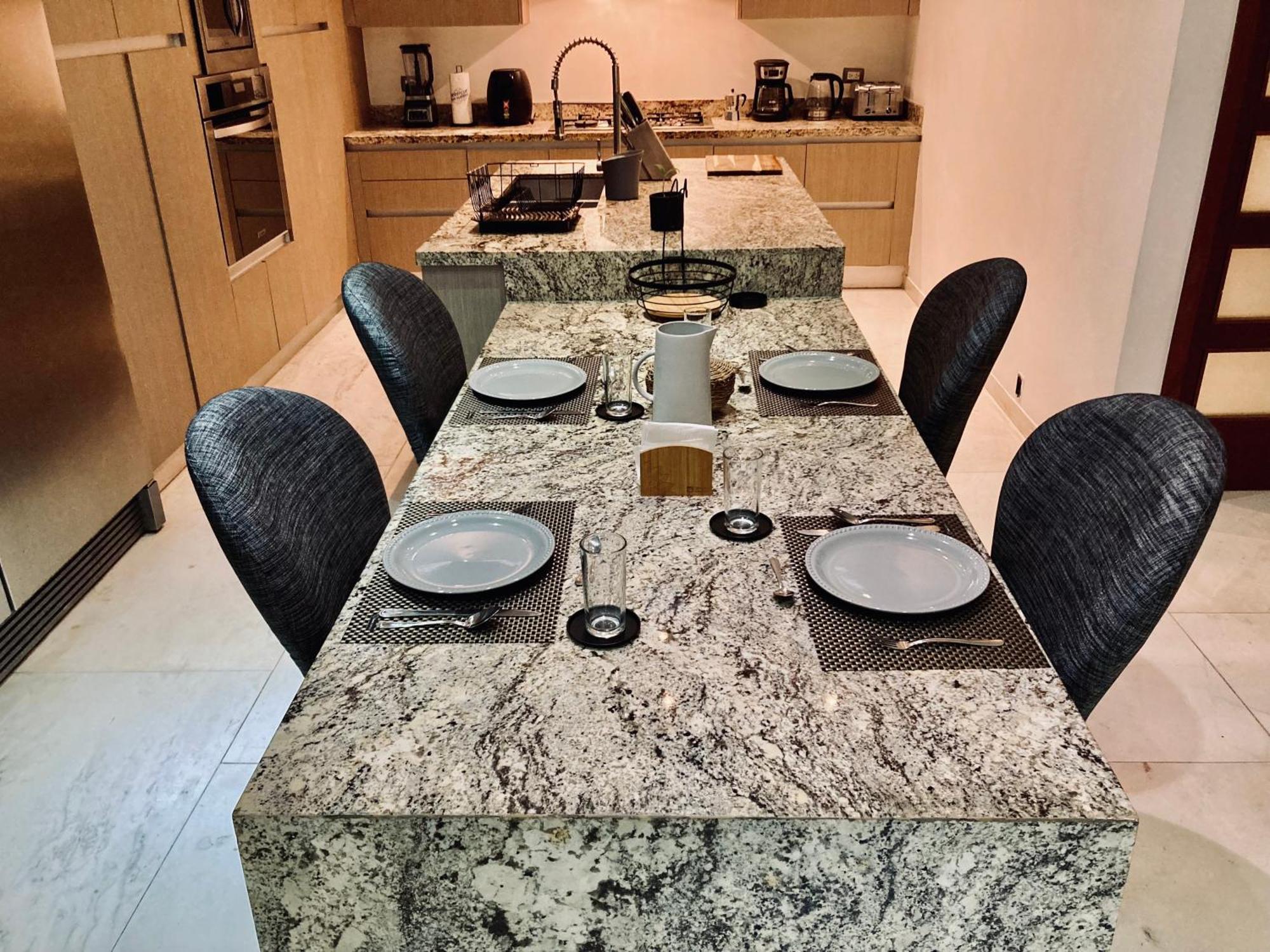 Habitación en casa particular Luxury Priv. W/ Whirlpool Tub 15 Mn Airport/bacab Mansion *