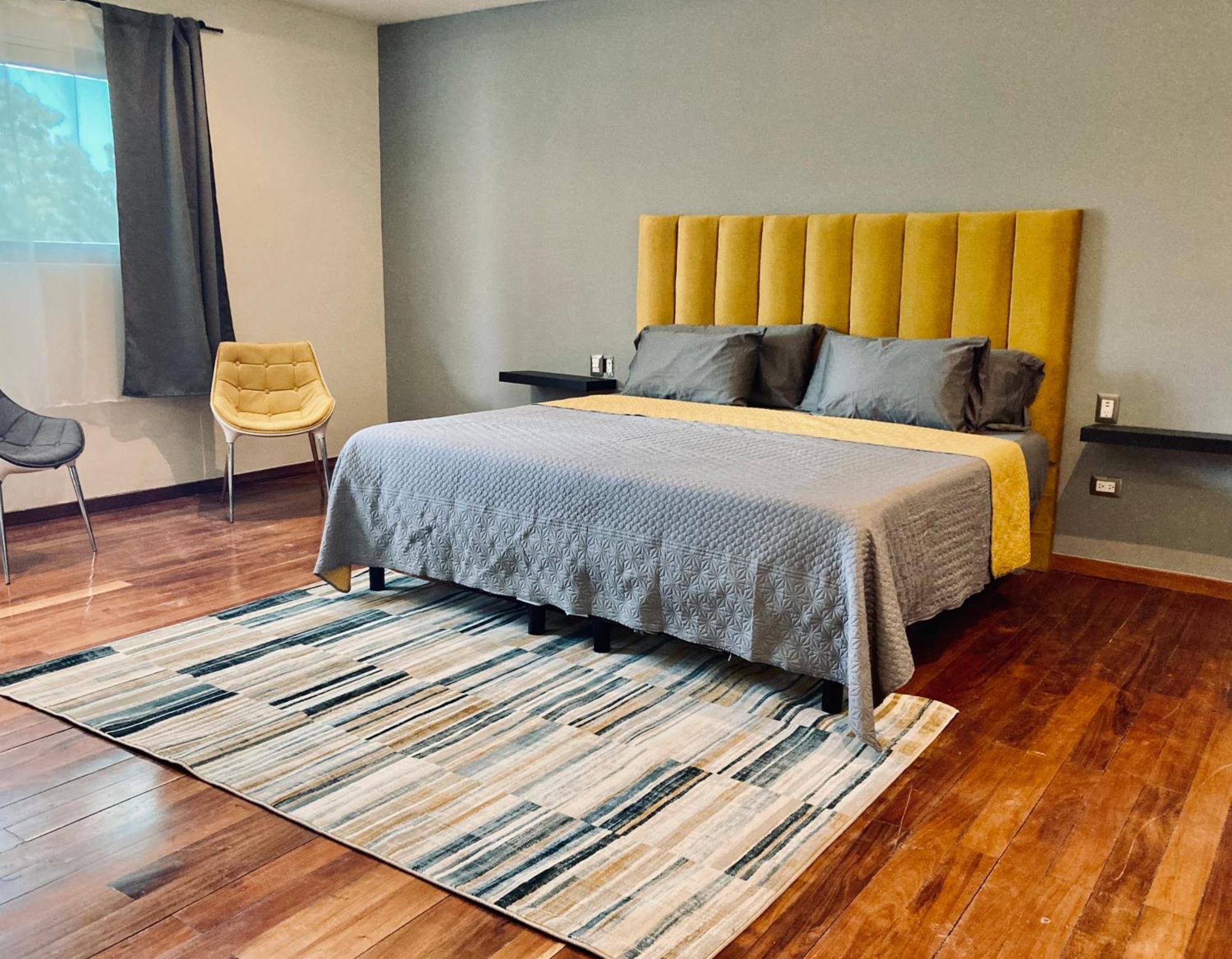 Habitación en casa particular Luxury Priv. W/ Whirlpool Tub 15 Mn Airport/bacab Mansion