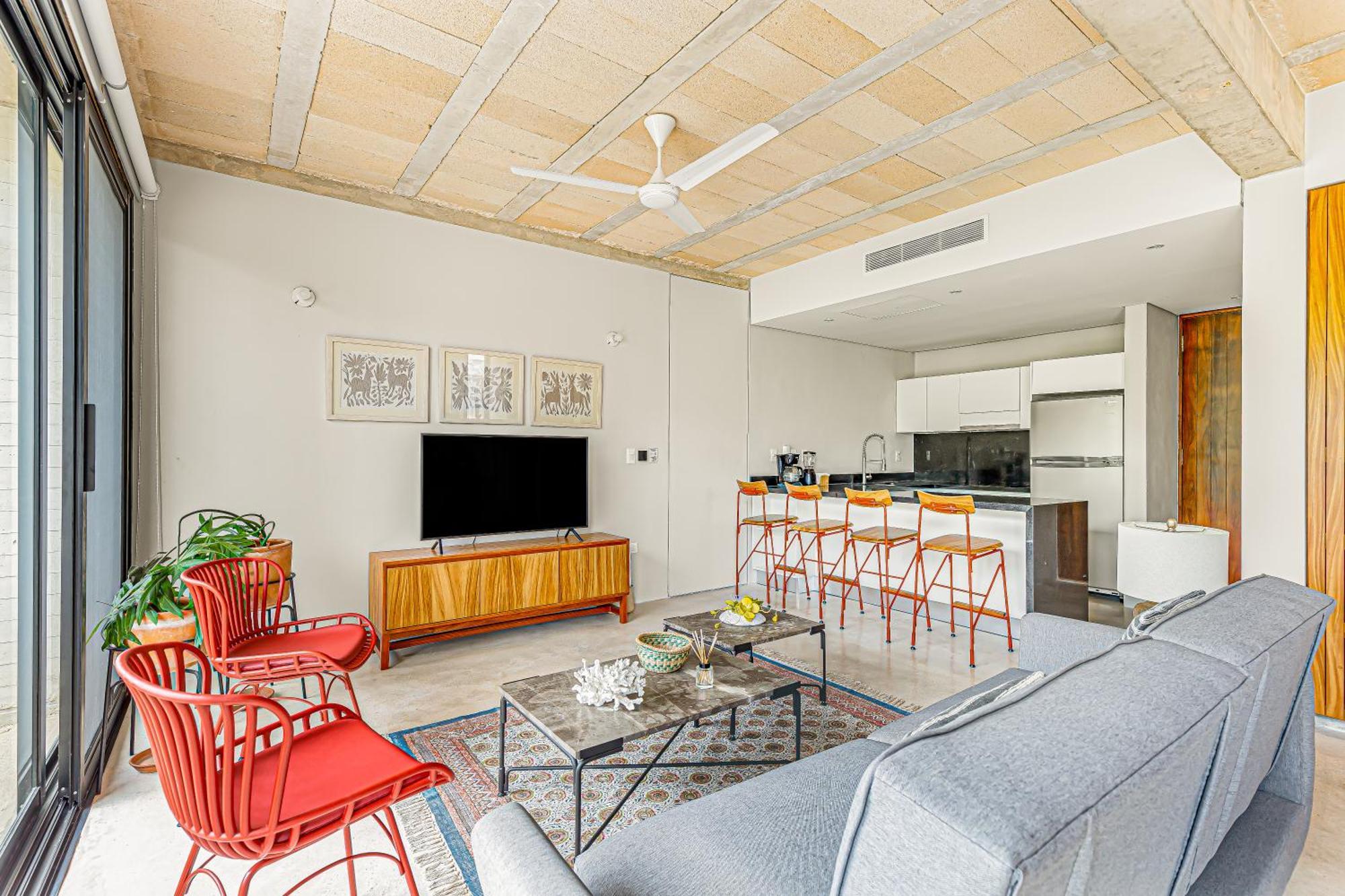 Stylish Large Loft With Pool *