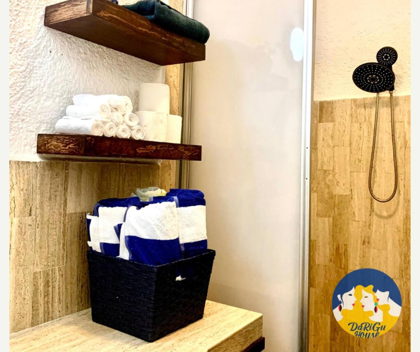 En El Centro, Amplio Y Equipado Apartamento