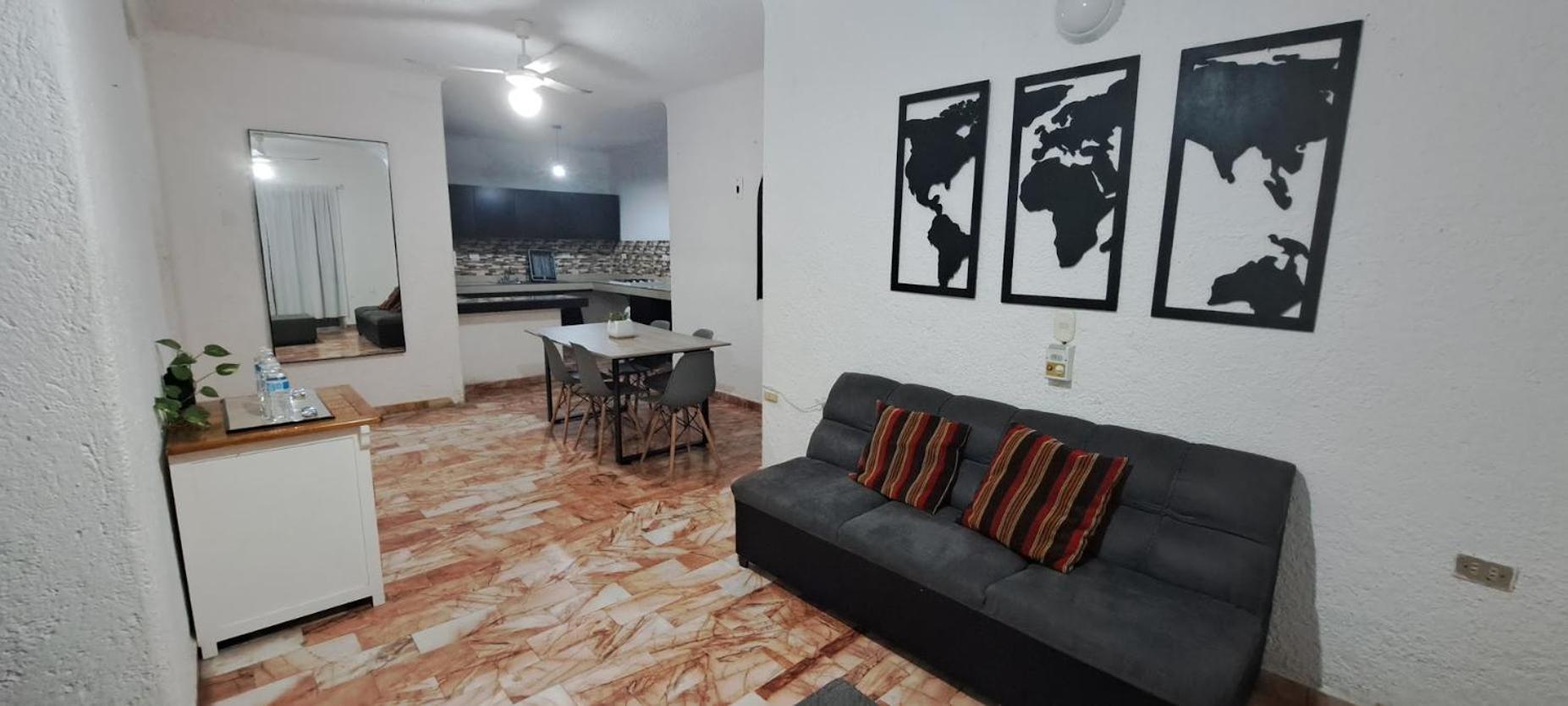 En El Centro, Amplio Y Equipado Apartamento