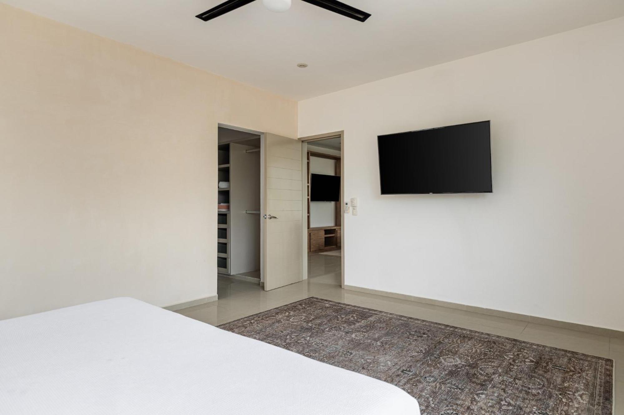 Large 4br Family House With Pool Apartamento