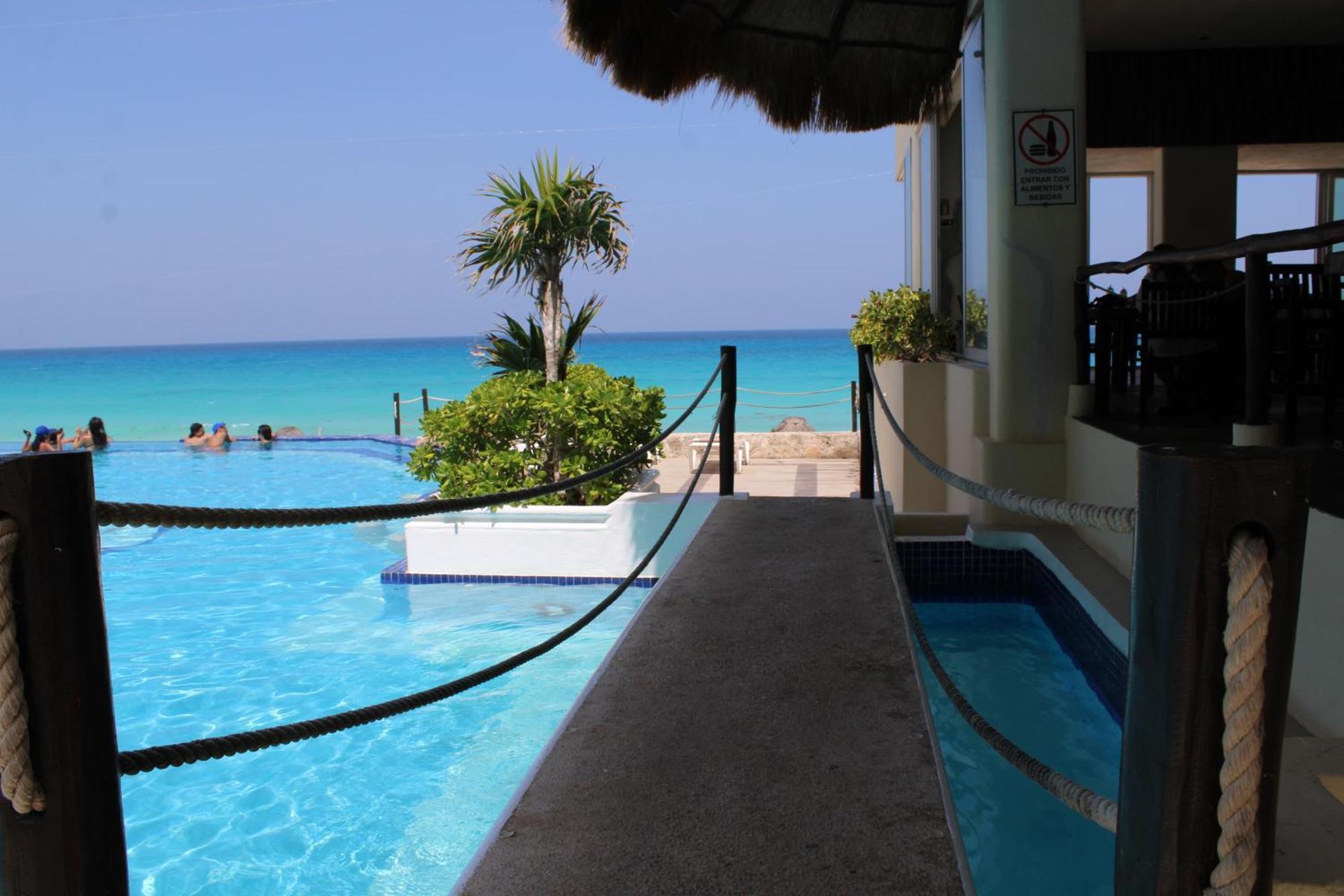 Bsea Plaza Hotel 4*